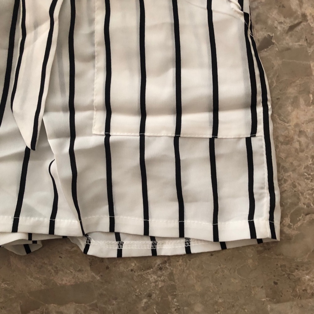 Stretchy striped Tie Front Shorts - Picture 5 of 6